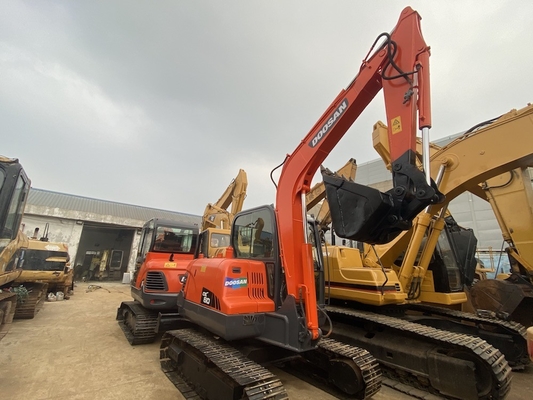6 τόνους αρχικό χρησιμοποιημένο σκάφος Doosan DX60 με κινητήρα 39,7 kW και χωρητικότητα κουβάς 0,21m3