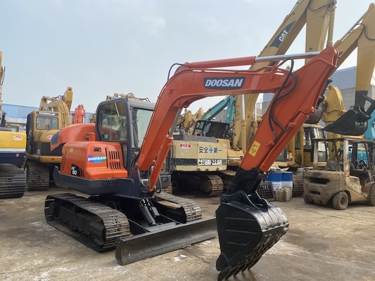 6 τόνους αρχικό χρησιμοποιημένο σκάφος Doosan DX60 με κινητήρα 39,7 kW και χωρητικότητα κουβάς 0,21m3