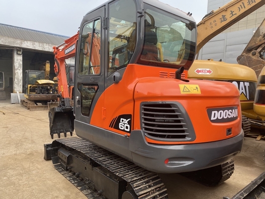 6 τόνους αρχικό χρησιμοποιημένο σκάφος Doosan DX60 με κινητήρα 39,7 kW και χωρητικότητα κουβάς 0,21m3
